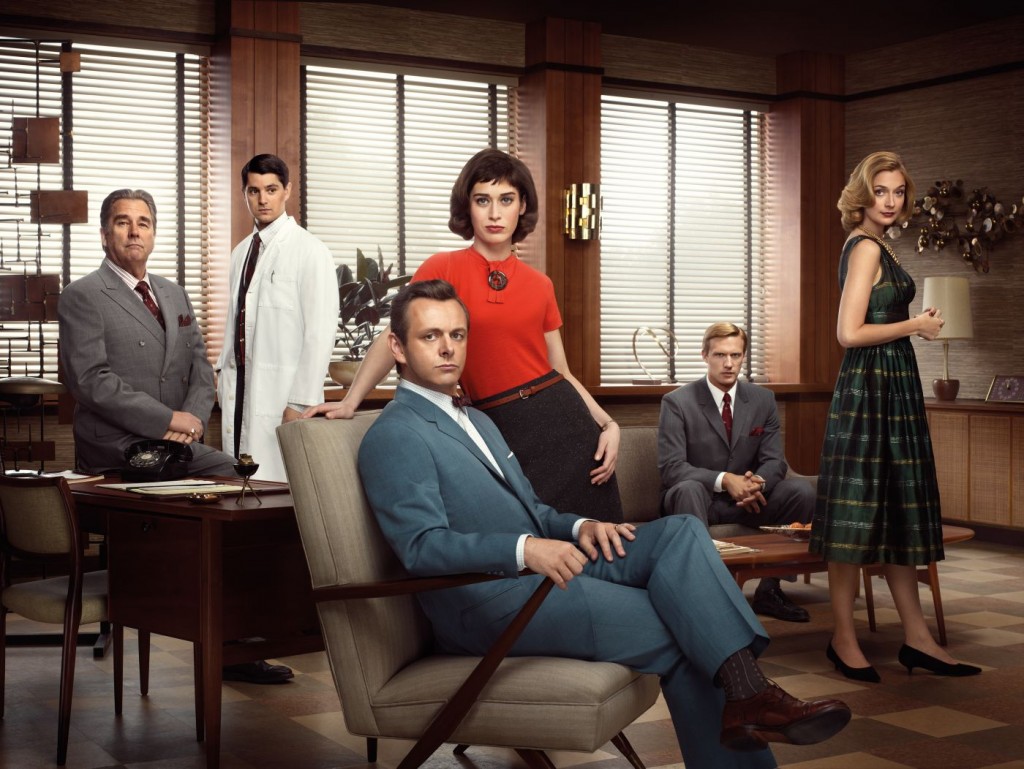 Nicholas D'Agosto as Dr. Ethan Haas, Michael Sheen as Dr. William Masters, Lizzy Caplan as Virginia Johnson, Teddy Sears as Dr. Austin Langham and Caitlin Fitzgerald as Libby Masters in Masters of Sex (season 1) - Photo: Erwin Olaf/SHOWTIME - Photo ID: MOS1_PR04_WAITSIX_4C_300